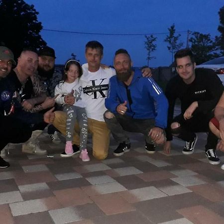 Szerencsecsillag Vendeghaz Hotel Kiskoros Luaran gambar
