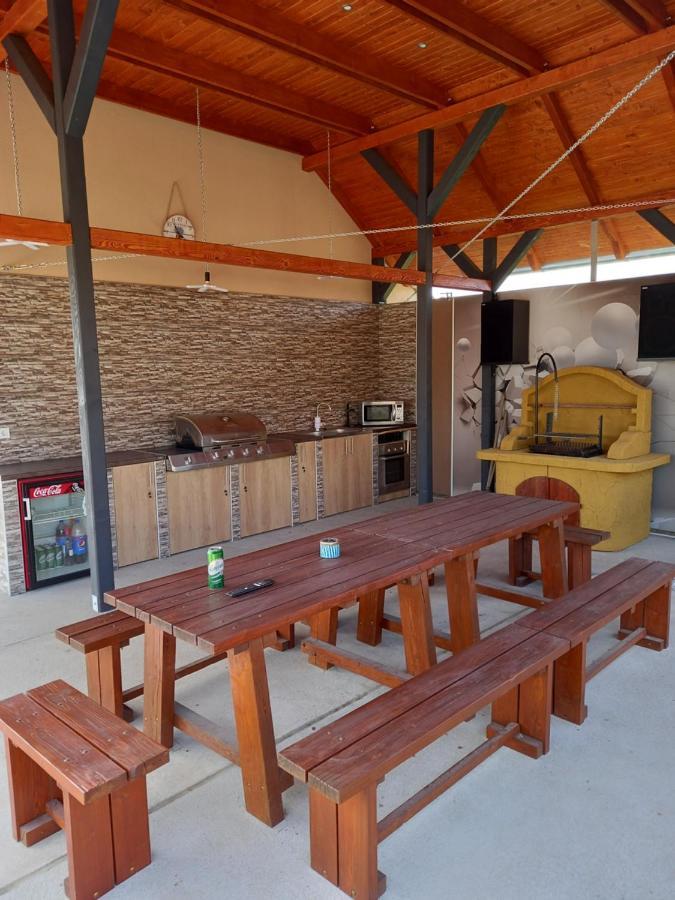 Szerencsecsillag Vendeghaz Hotel Kiskoros Luaran gambar