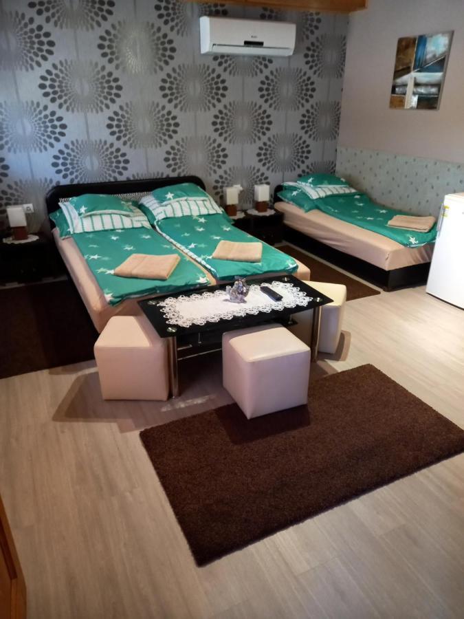 Szerencsecsillag Vendeghaz Hotel Kiskoros Luaran gambar