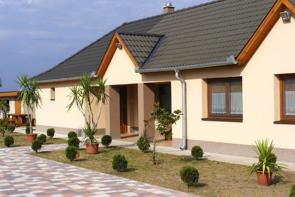 Szerencsecsillag Vendeghaz Hotel Kiskoros Luaran gambar