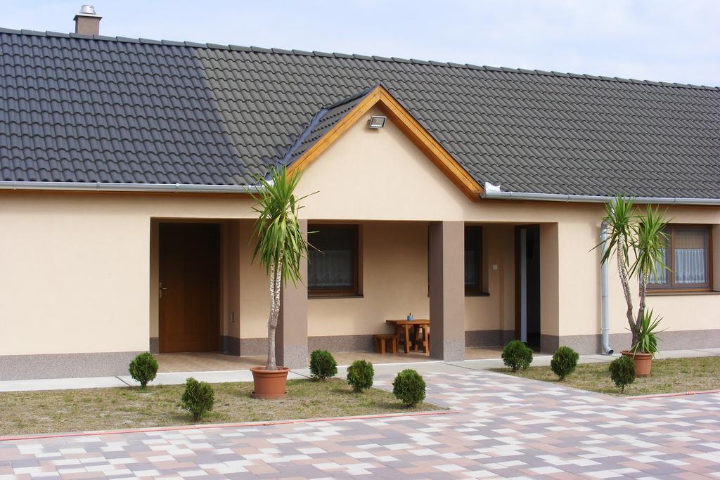 Szerencsecsillag Vendeghaz Hotel Kiskoros Luaran gambar