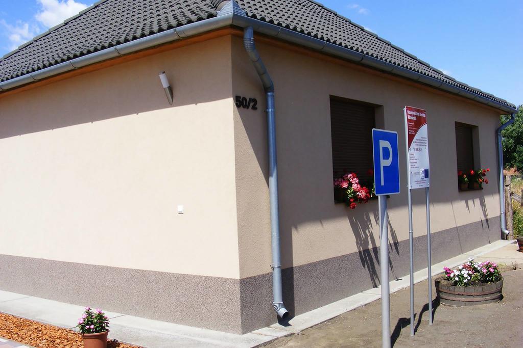 Szerencsecsillag Vendeghaz Hotel Kiskoros Luaran gambar
