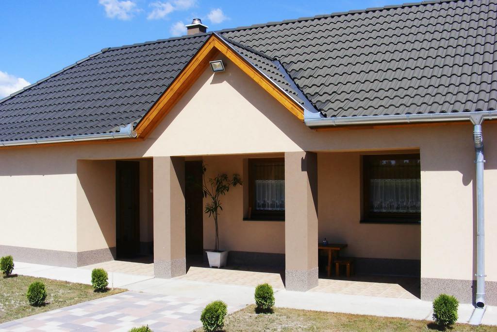 Szerencsecsillag Vendeghaz Hotel Kiskoros Luaran gambar