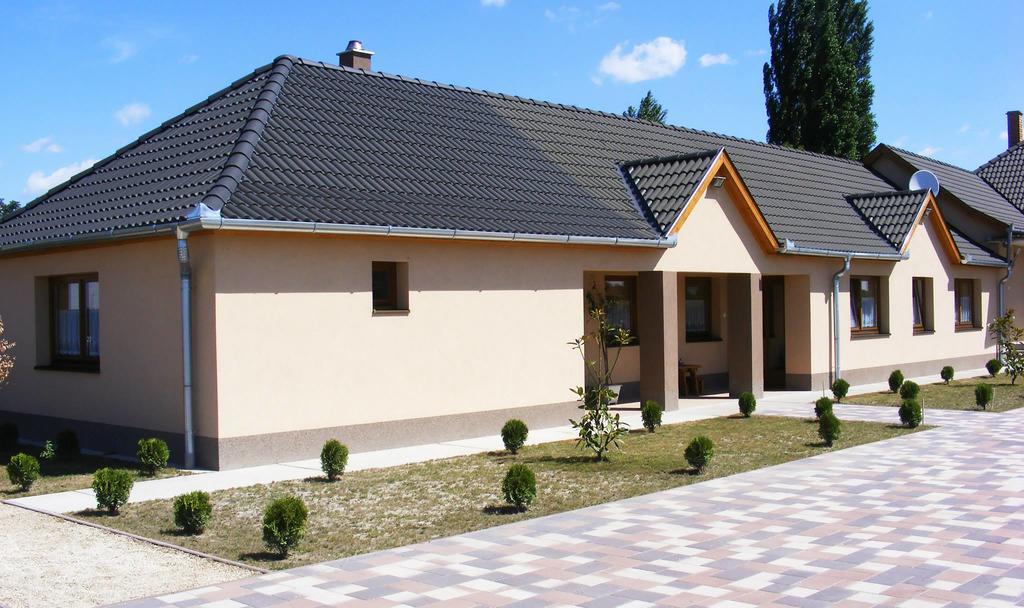Szerencsecsillag Vendeghaz Hotel Kiskoros Luaran gambar