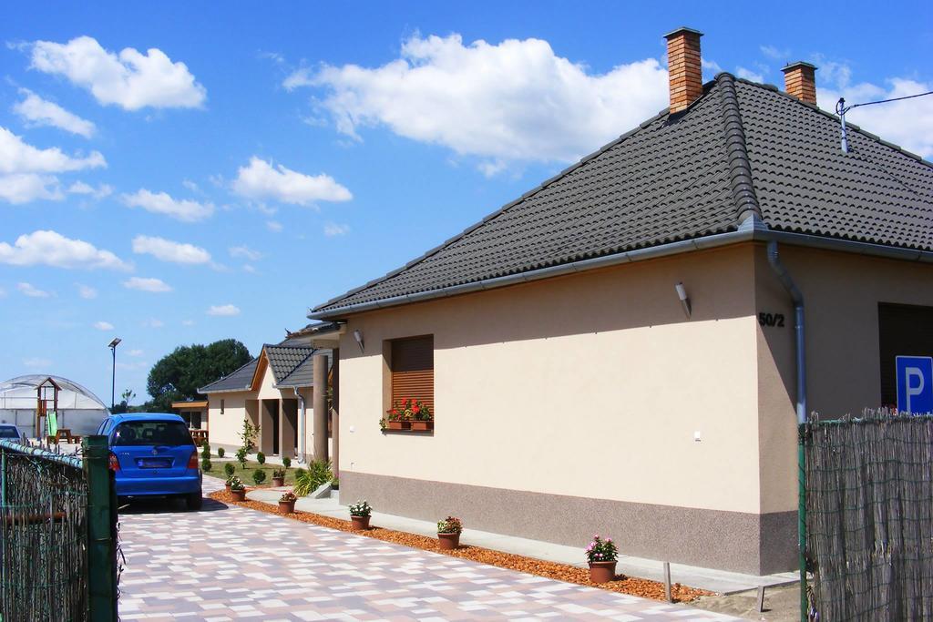Szerencsecsillag Vendeghaz Hotel Kiskoros Luaran gambar