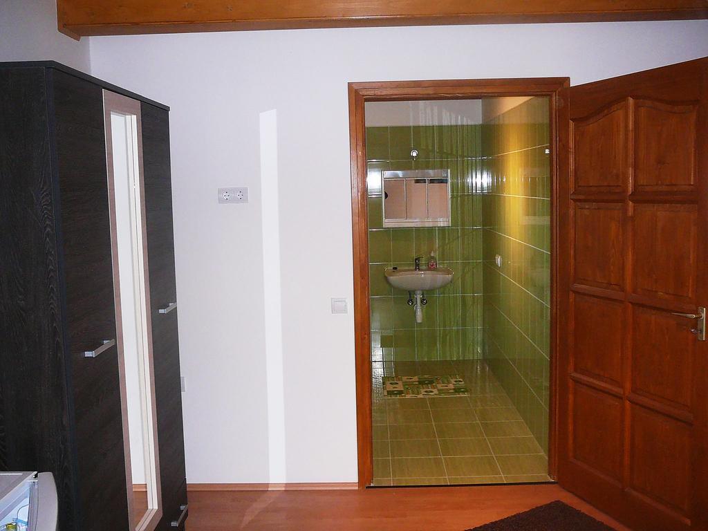 Szerencsecsillag Vendeghaz Hotel Kiskoros Luaran gambar