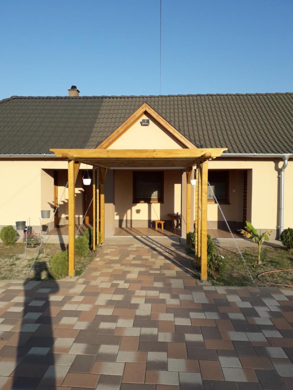 Szerencsecsillag Vendeghaz Hotel Kiskoros Luaran gambar